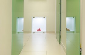 Συρόμενη Γυάλινη πόρτα με χρωματιστό γυαλί ασφαλείας